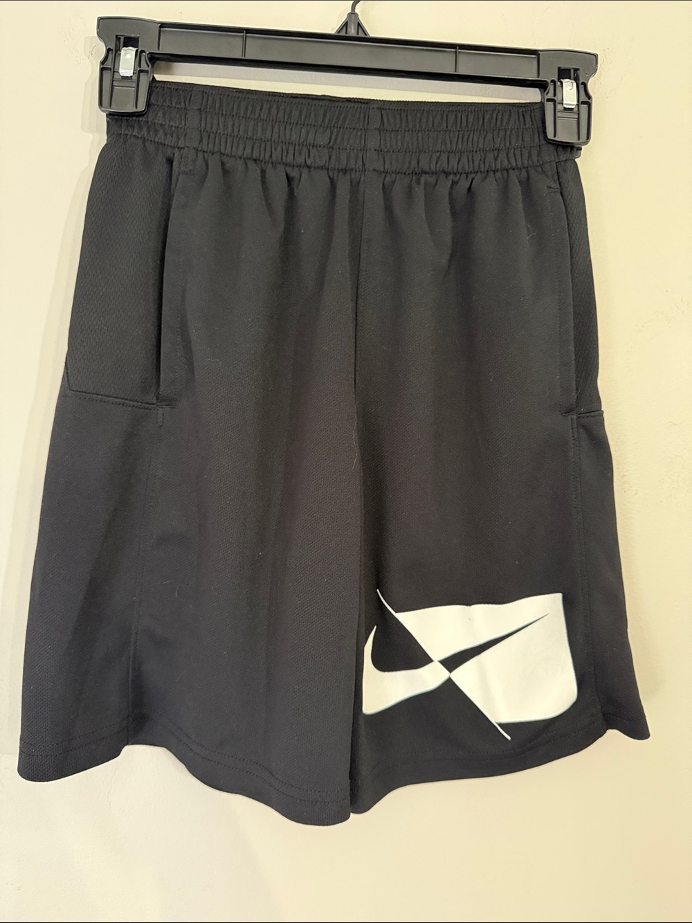 Nike boys youth Dri Fit Black Athletic Shorts Size medium